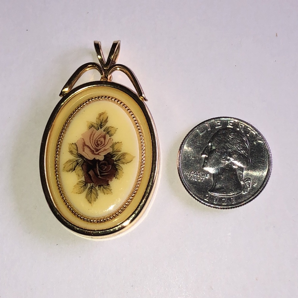 Elegant Vintage Gold Tone Floral Boho Ceramic Pendant - Picture 3 of 4
